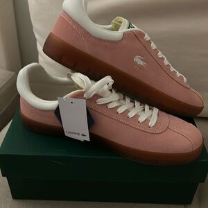 NWT and never worn: Lacoste Women’s Baseshot Suede Sneakers